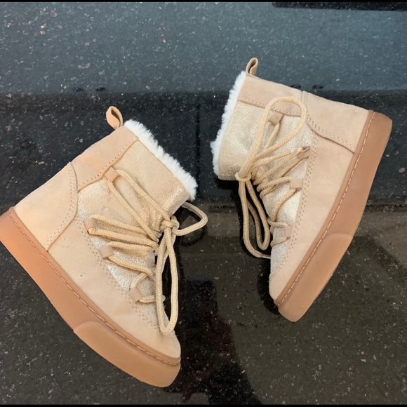 Gymboree Other - Gymboree fur boot - size 7 toddler